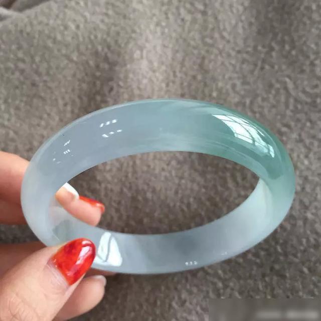 翡翠手镯有裂纹怎么养翡翠手镯怎样养出灵性-第2张图片-翡翠网