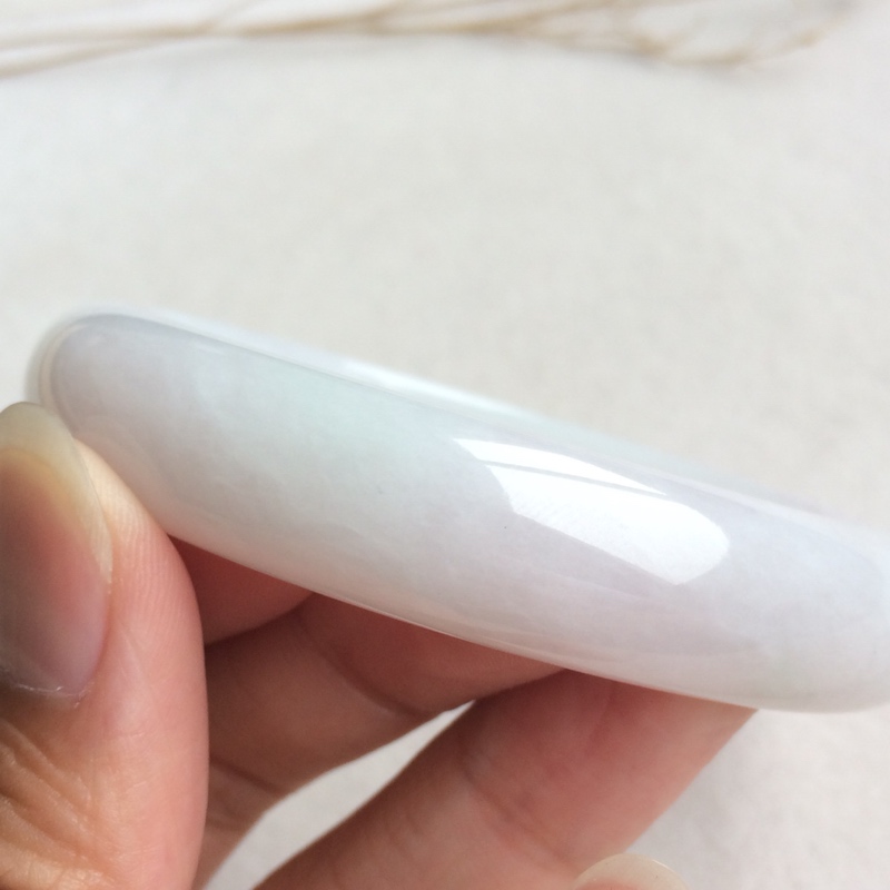 淡紫翡翠手镯,翡翠冰紫色贵不贵-第1张图片-翡翠网 淡紫翡翠手镯,翡翠冰紫色贵不贵-第1张图片-翡翠网