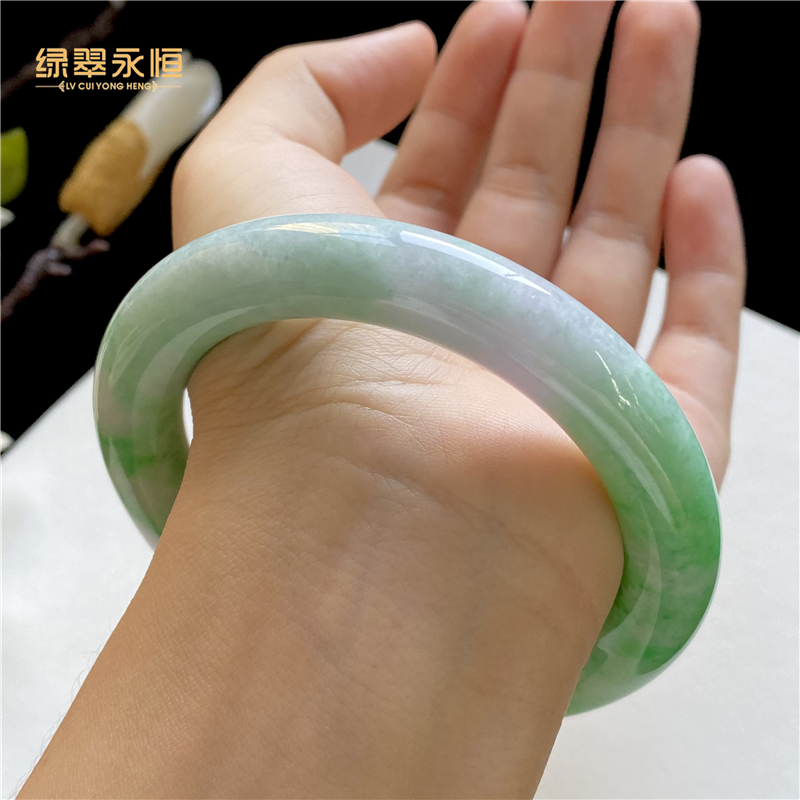 翡翠手镯摔裂痕能自己长好吗,摔坏翡翠手镯想赖账-第1张图片-翡翠网 翡翠手镯摔裂痕能自己长好吗,摔坏翡翠手镯想赖账-第1张图片-翡翠网