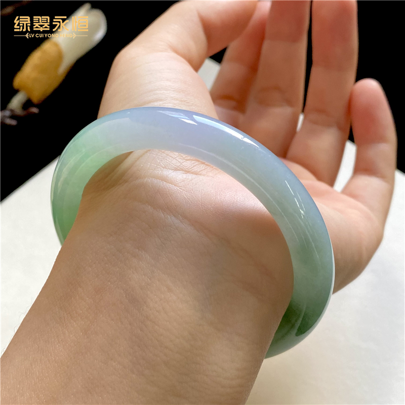 翡翠手镯摔裂痕能自己长好吗,摔坏翡翠手镯想赖账-第2张图片-翡翠网 翡翠手镯摔裂痕能自己长好吗,摔坏翡翠手镯想赖账-第2张图片-翡翠网