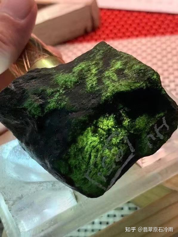 炒翡翠原石靠谱吗,网上买翡翠原石-第2张图片-翡翠网