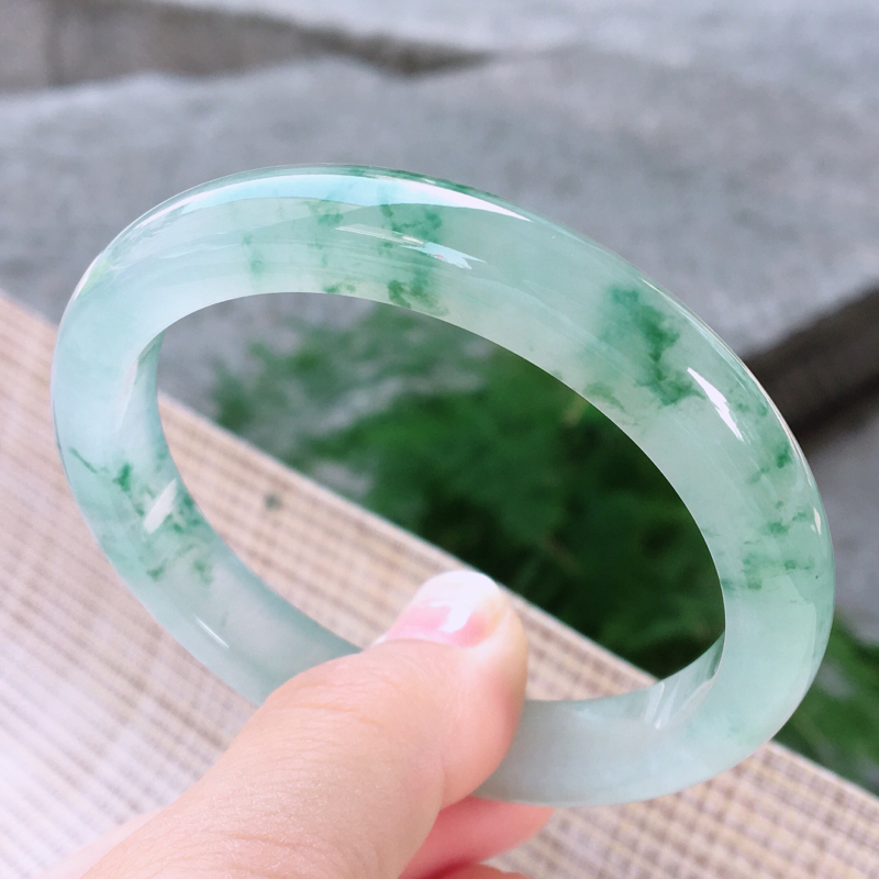 翡翠手镯胶感,翡翠手镯冰种起胶什么意思-第2张图片-翡翠网 翡翠手镯胶感,翡翠手镯冰种起胶什么意思-第2张图片-翡翠网