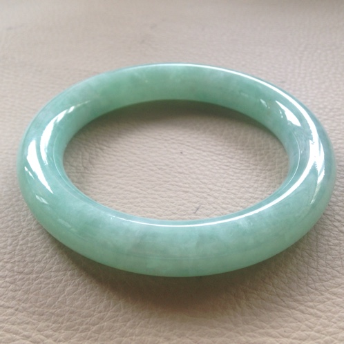 豆绿色翡翠手镯糯种满绿翡翠手镯价格-第2张图片-翡翠网 豆绿色翡翠手镯糯种满绿翡翠手镯价格-第2张图片-翡翠网