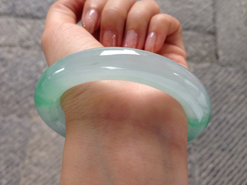 翡翠手镯怎么鉴定真假,翡翠手镯的死棉是什么样-第2张图片-翡翠网 翡翠手镯怎么鉴定真假,翡翠手镯的死棉是什么样-第2张图片-翡翠网