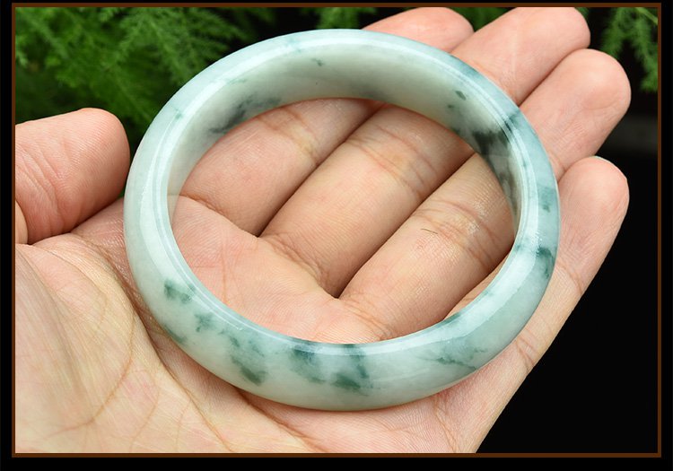 白底青手镯缺点白底飘花翡翠手镯图片-第1张图片-翡翠网 白底青手镯缺点白底飘花翡翠手镯图片-第1张图片-翡翠网