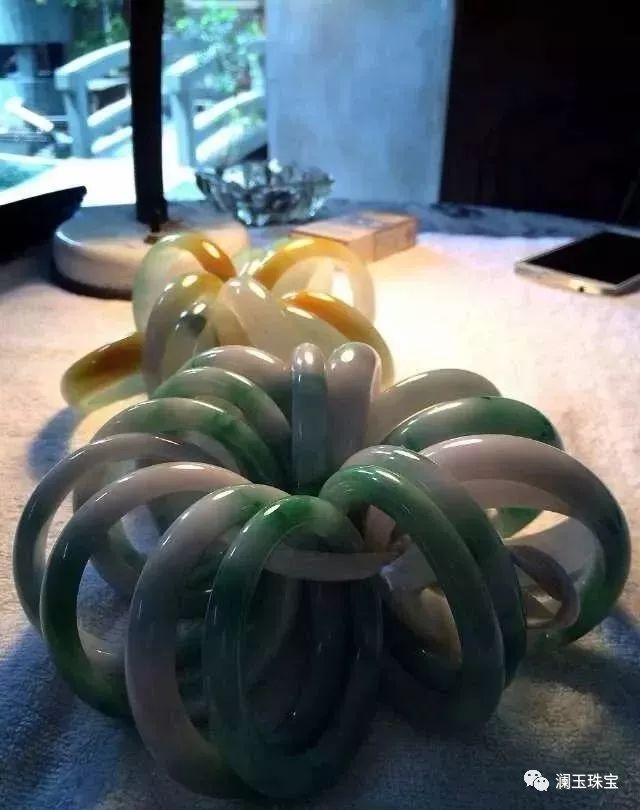 翡翠手镯上蜡翡翠手镯为什么要煮蜡-第1张图片-翡翠网
