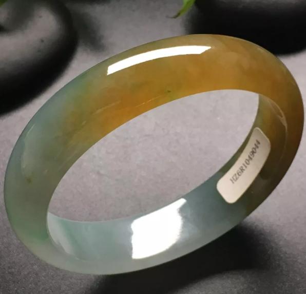 送翡翠手镯的含义真正的帝王绿手镯多少钱一个-第1张图片-翡翠网 送翡翠手镯的含义真正的帝王绿手镯多少钱一个-第1张图片-翡翠网