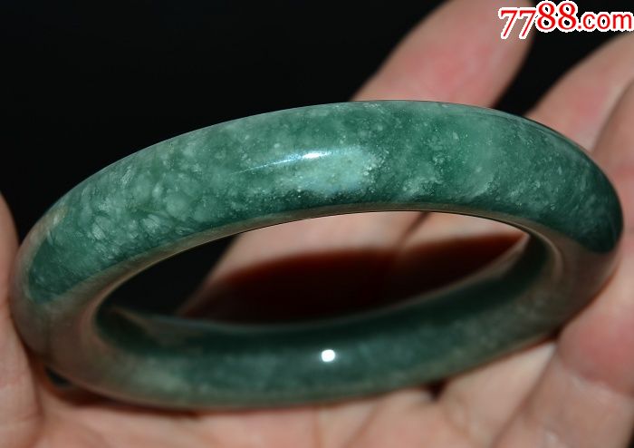 清代老坑翡翠手镯图片清代出土满绿翡翠手镯-第1张图片-翡翠网 清代老坑翡翠手镯图片清代出土满绿翡翠手镯-第1张图片-翡翠网