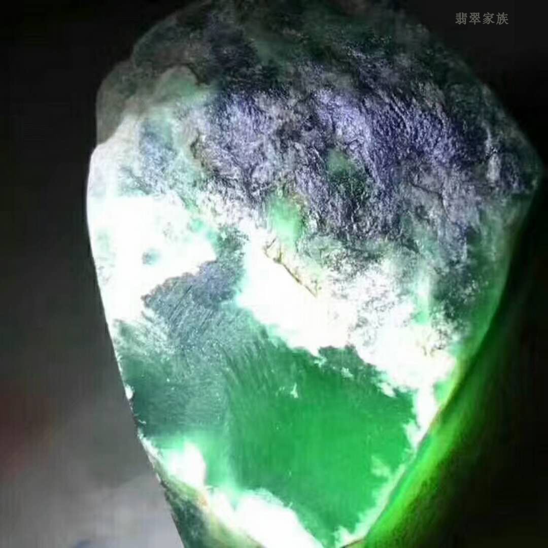 翡翠原石的皮壳中高端的翡翠原石哪个市场比较多-第2张图片-翡翠网 翡翠原石的皮壳中高端的翡翠原石哪个市场比较多-第2张图片-翡翠网