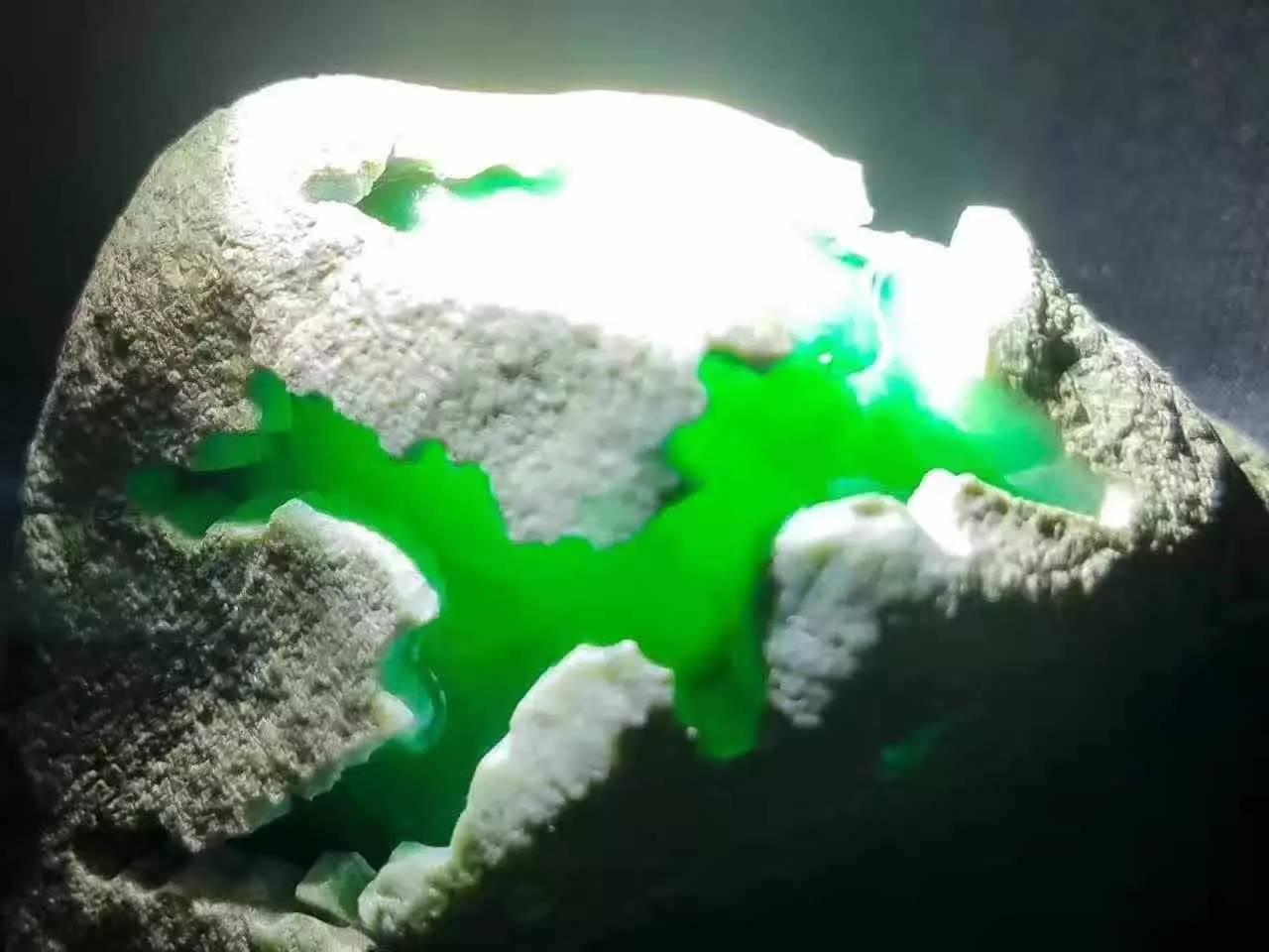 翡翠毛料原石缅甸不产翡翠原石了吗-第2张图片-翡翠网 翡翠毛料原石缅甸不产翡翠原石了吗-第2张图片-翡翠网