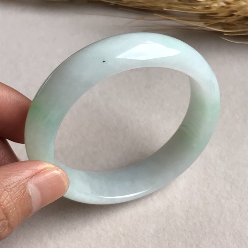 翡翠手镯戴上会有气泡天然翡翠里面有气泡吗-第2张图片-翡翠网