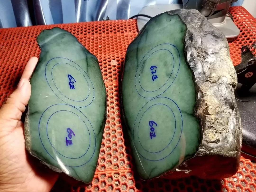 开垮的翡翠原石,黑龙江翡翠原石切垮-第1张图片-翡翠网