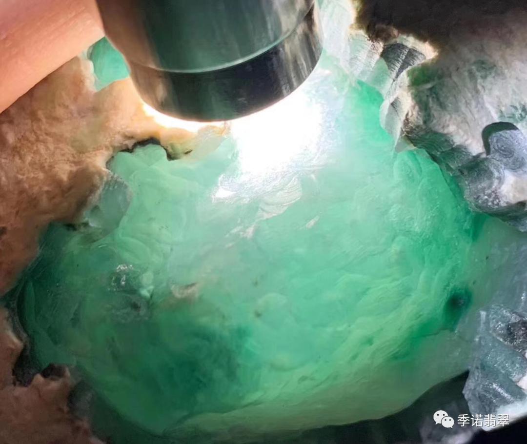 天然翡翠高冰翡翠原料知识-第1张图片-翡翠网 天然翡翠高冰翡翠原料知识-第1张图片-翡翠网