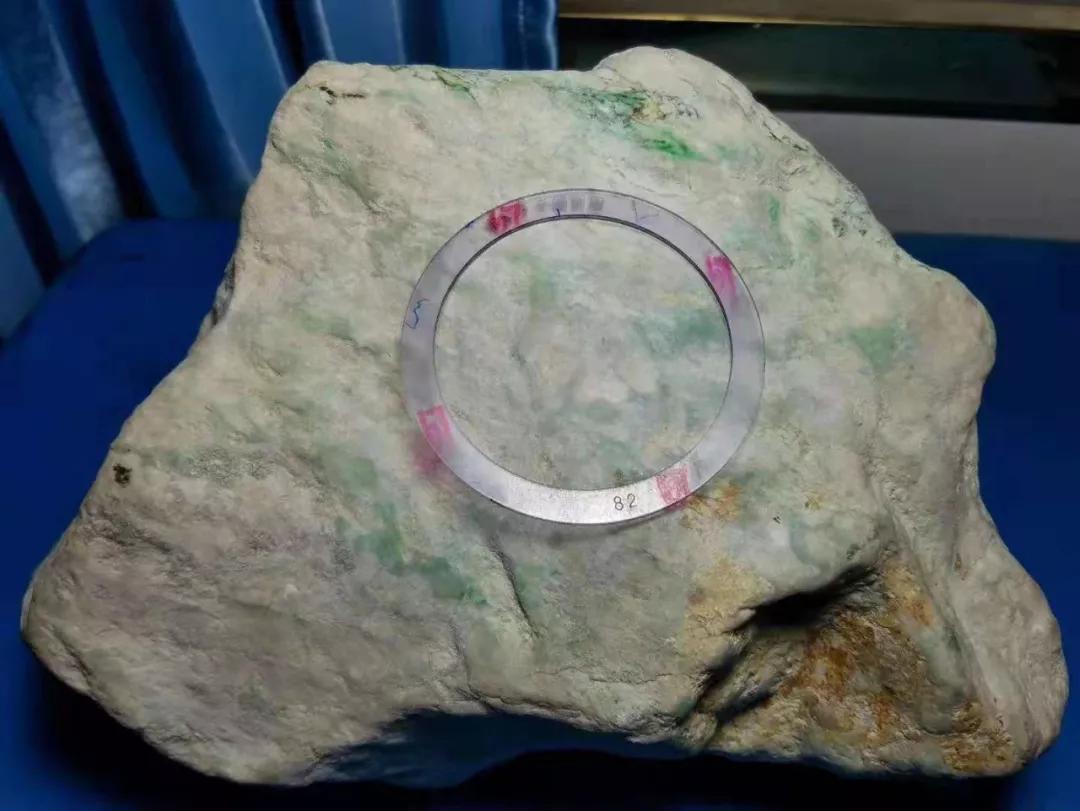 翡翠原石产口辨认,翡翠原石八大场口的特征-第1张图片-翡翠网 翡翠原石产口辨认,翡翠原石八大场口的特征-第1张图片-翡翠网