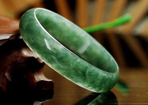 养了四个月的翡翠镯子翡翠手镯 养护-第2张图片-翡翠网