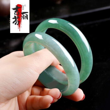 瓷底翡翠手镯特征瓷底白底青翡翠手镯-第1张图片-翡翠网 瓷底翡翠手镯特征瓷底白底青翡翠手镯-第1张图片-翡翠网