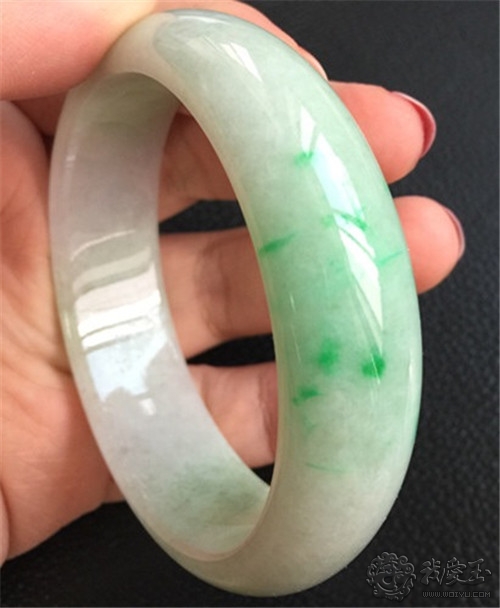 梦到翡翠手镯碎了梦见翡翠碎了是什么意思-第1张图片-翡翠网 梦到翡翠手镯碎了梦见翡翠碎了是什么意思-第1张图片-翡翠网