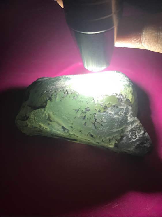 翡翠原石开矿区翡翠原石的产地-第1张图片-翡翠网 翡翠原石开矿区翡翠原石的产地-第1张图片-翡翠网