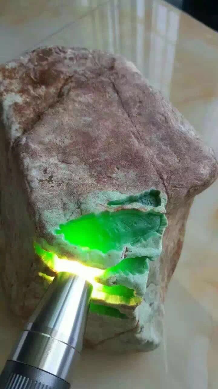 帕敢翡翠色料,翡翠原石色料了解-第1张图片-翡翠网 帕敢翡翠色料,翡翠原石色料了解-第1张图片-翡翠网