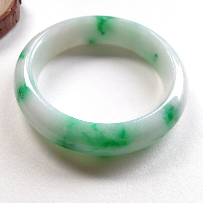 翡翠手镯怎么去掉,如何取手镯的小窍门-第2张图片-翡翠网 翡翠手镯怎么去掉,如何取手镯的小窍门-第2张图片-翡翠网