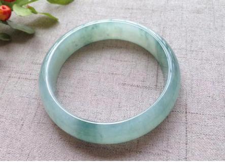 翡翠三色三色冰种翡翠手镯价格-第2张图片-翡翠网 翡翠三色三色冰种翡翠手镯价格-第2张图片-翡翠网