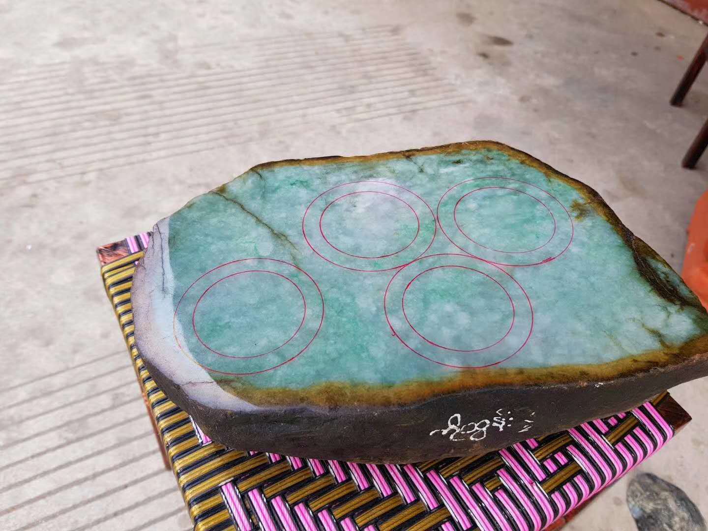 江西老坑翡翠原石和公斤料,翡翠毛料原石-第2张图片-翡翠网 江西老坑翡翠原石和公斤料,翡翠毛料原石-第2张图片-翡翠网