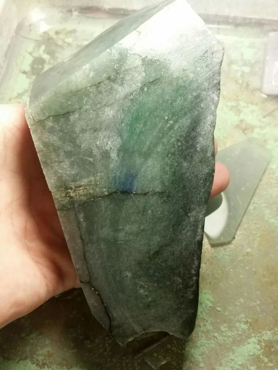 翡翠原石越磨颜色越深,怎么翡翠原石-第1张图片-翡翠网 翡翠原石越磨颜色越深,怎么翡翠原石-第1张图片-翡翠网