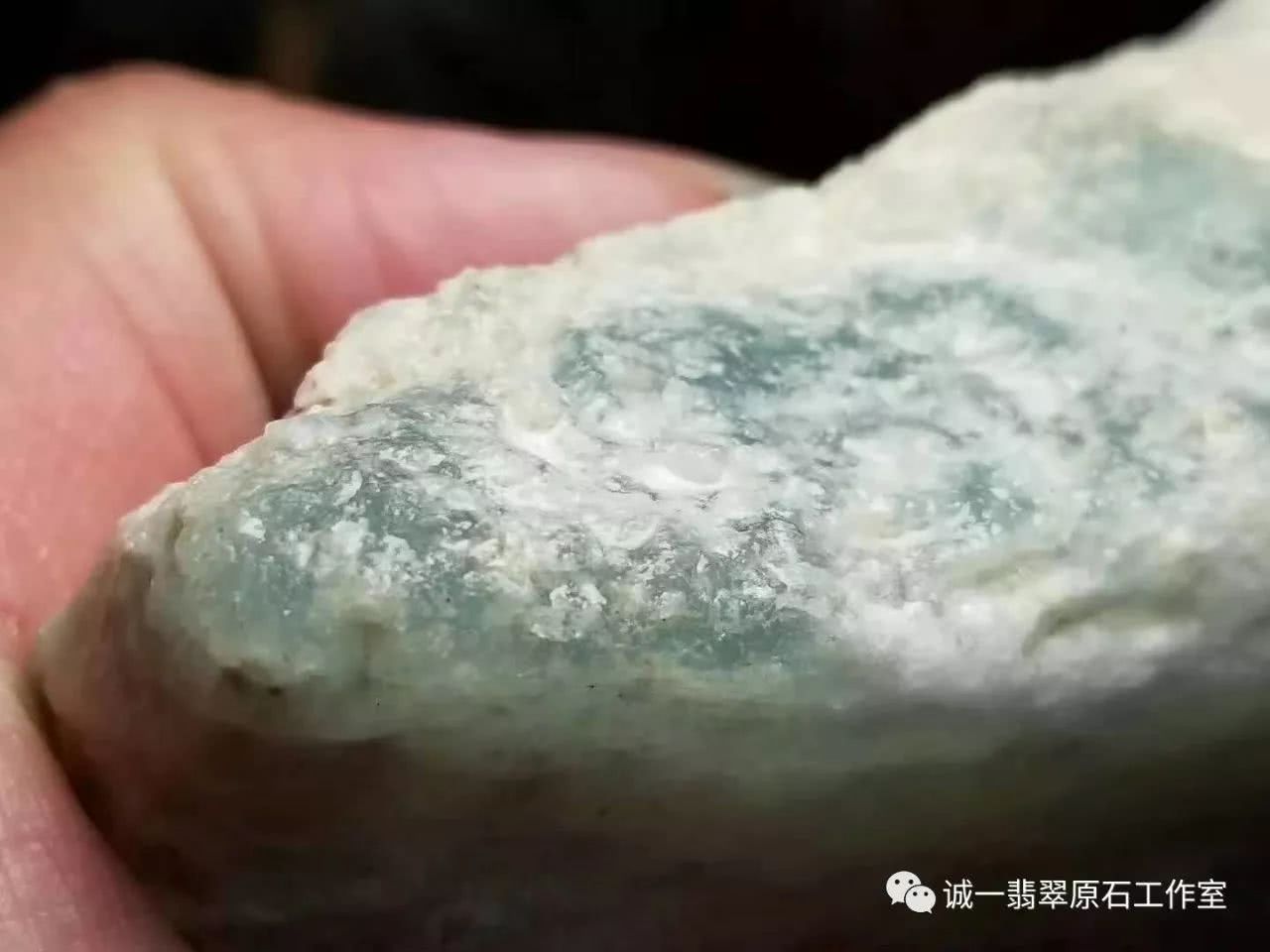 翡翠原石越磨颜色越深,怎么翡翠原石-第2张图片-翡翠网 翡翠原石越磨颜色越深,怎么翡翠原石-第2张图片-翡翠网