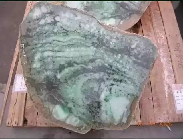 翡翠原石收藏小知识,翡翠原石的价位-第1张图片-翡翠网 翡翠原石收藏小知识,翡翠原石的价位-第1张图片-翡翠网