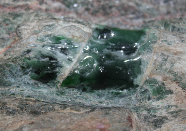 翡翠龙原石怎么看如何挑选翡翠原石-第1张图片-翡翠网 翡翠龙原石怎么看如何挑选翡翠原石-第1张图片-翡翠网