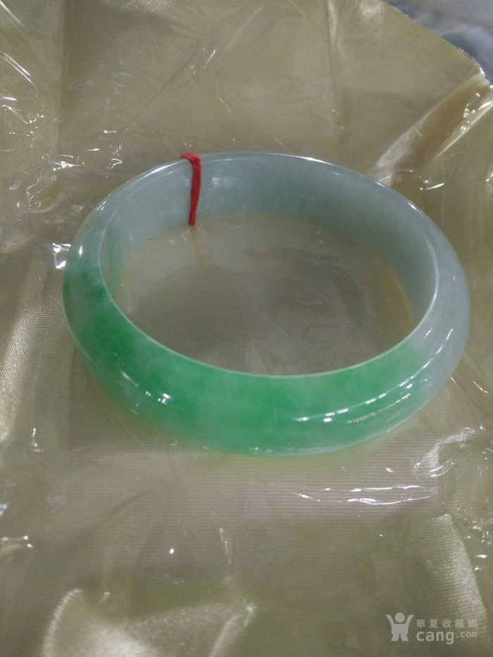 冰糯种的手镯怎么样冰糯种翡翠手镯宋代的-第2张图片-翡翠网 冰糯种的手镯怎么样冰糯种翡翠手镯宋代的-第2张图片-翡翠网