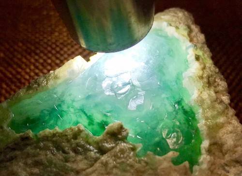 翡翠原石夜市视频大全,翡翠原石价值-第2张图片-翡翠网 翡翠原石夜市视频大全,翡翠原石价值-第2张图片-翡翠网