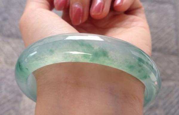 翡翠镯子报价,兰州翡翠手镯-第2张图片-翡翠网