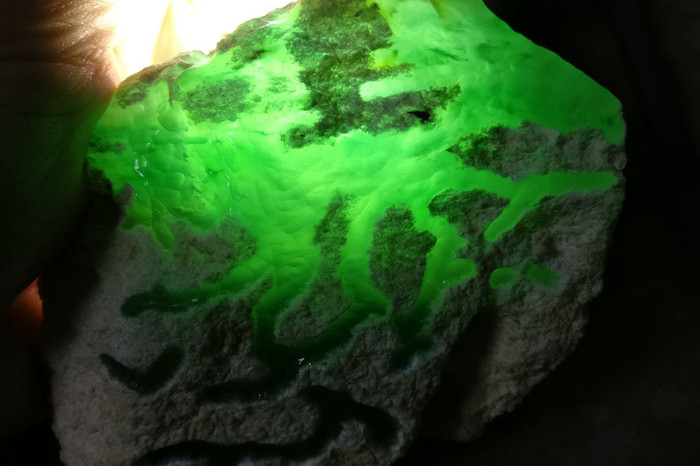 水翻沙翡翠原石视频水翻砂翡翠-第2张图片-翡翠网 水翻沙翡翠原石视频水翻砂翡翠-第2张图片-翡翠网