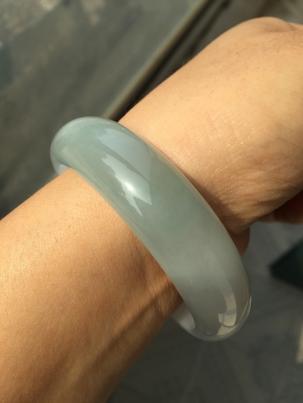 翡翠镯子宽度多少合适,翡翠手镯带大还是带小-第1张图片-翡翠网 翡翠镯子宽度多少合适,翡翠手镯带大还是带小-第1张图片-翡翠网