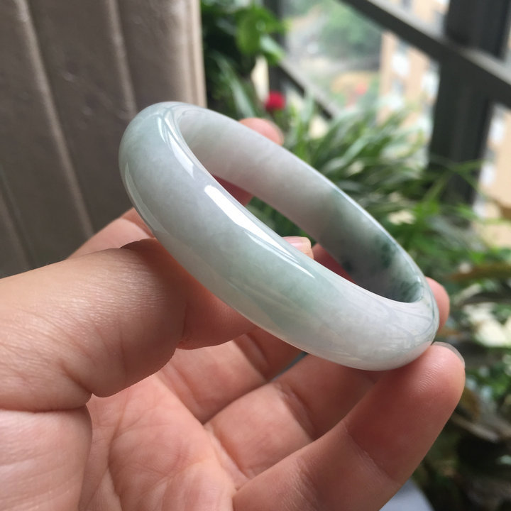 翡翠在市场价多少钱一克,翡翠a货手镯价格-第1张图片-翡翠网 翡翠在市场价多少钱一克,翡翠a货手镯价格-第1张图片-翡翠网