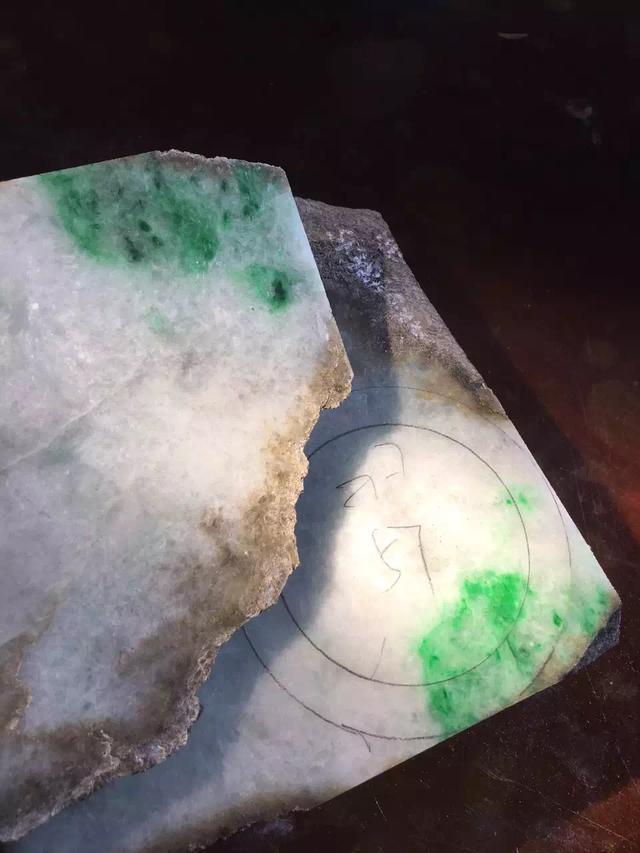 好的翡翠原石莫安基翡翠原石切割图片-第1张图片-翡翠网 好的翡翠原石莫安基翡翠原石切割图片-第1张图片-翡翠网