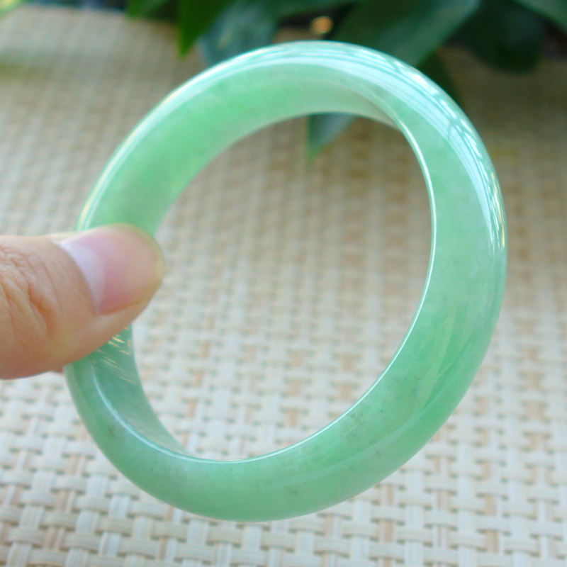 天然翡翠手镯的鉴别,人工合成翡翠手镯图片-第2张图片-翡翠网 天然翡翠手镯的鉴别,人工合成翡翠手镯图片-第2张图片-翡翠网