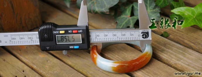 400元的翡翠手镯是不是假的翡翠手镯测量-第1张图片-翡翠网 400元的翡翠手镯是不是假的翡翠手镯测量-第1张图片-翡翠网