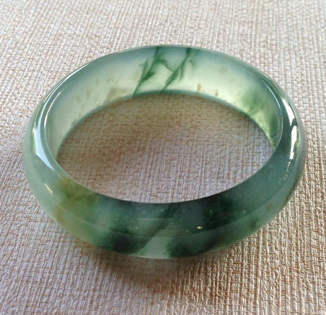 翡翠手镯什么颜色好翡翠手镯排名-第2张图片-翡翠网