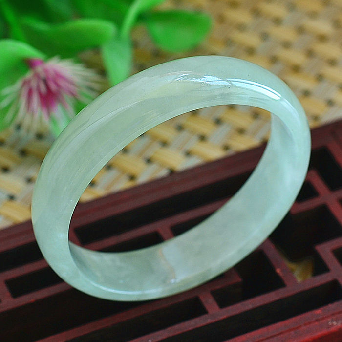 天然翡翠贵妃手镯翡翠手镯有裂纹怎么办-第2张图片-翡翠网 天然翡翠贵妃手镯翡翠手镯有裂纹怎么办-第2张图片-翡翠网