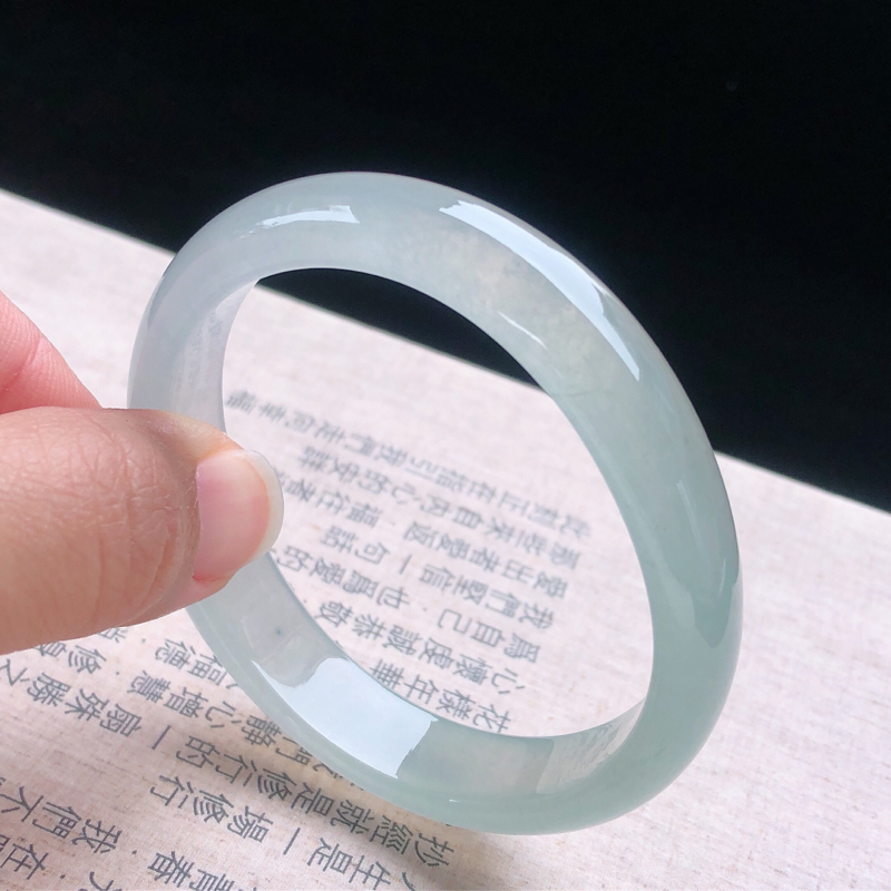 翡翠手镯棉线有什么影响,翡翠手镯有棉线图-第2张图片-翡翠网 翡翠手镯棉线有什么影响,翡翠手镯有棉线图-第2张图片-翡翠网