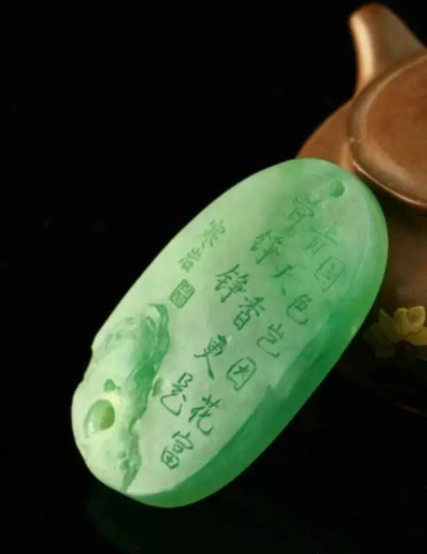 翡翠和玉有什么区别,翡翠和玉哪一个更养人-第2张图片-翡翠网 翡翠和玉有什么区别,翡翠和玉哪一个更养人-第2张图片-翡翠网