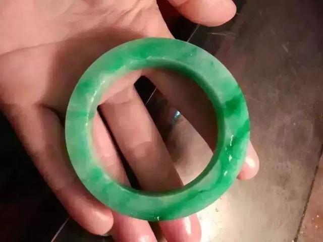 翡翠原石哪里买广安原石翡翠手镯-第1张图片-翡翠网 翡翠原石哪里买广安原石翡翠手镯-第1张图片-翡翠网