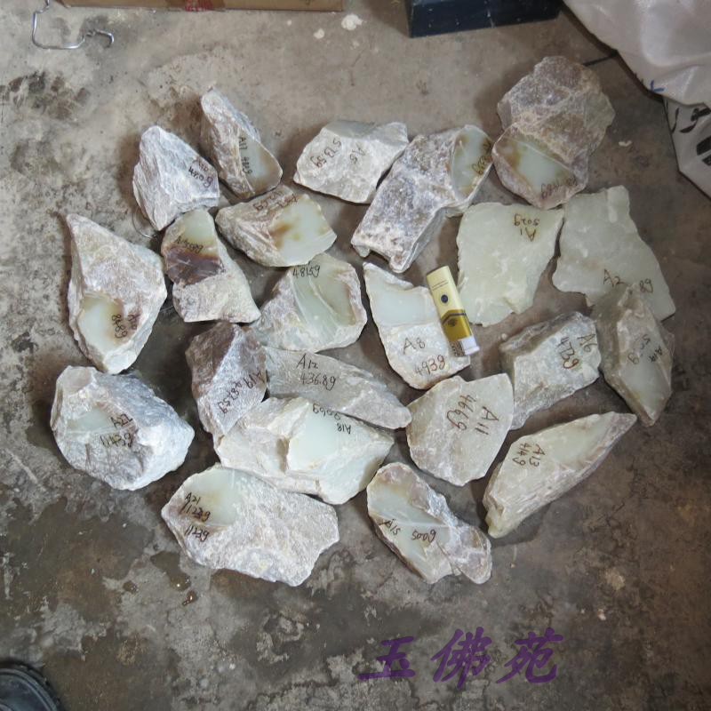 用糖水沫翡翠原石翡翠原石不打糖什么样子-第1张图片-翡翠网 用糖水沫翡翠原石翡翠原石不打糖什么样子-第1张图片-翡翠网