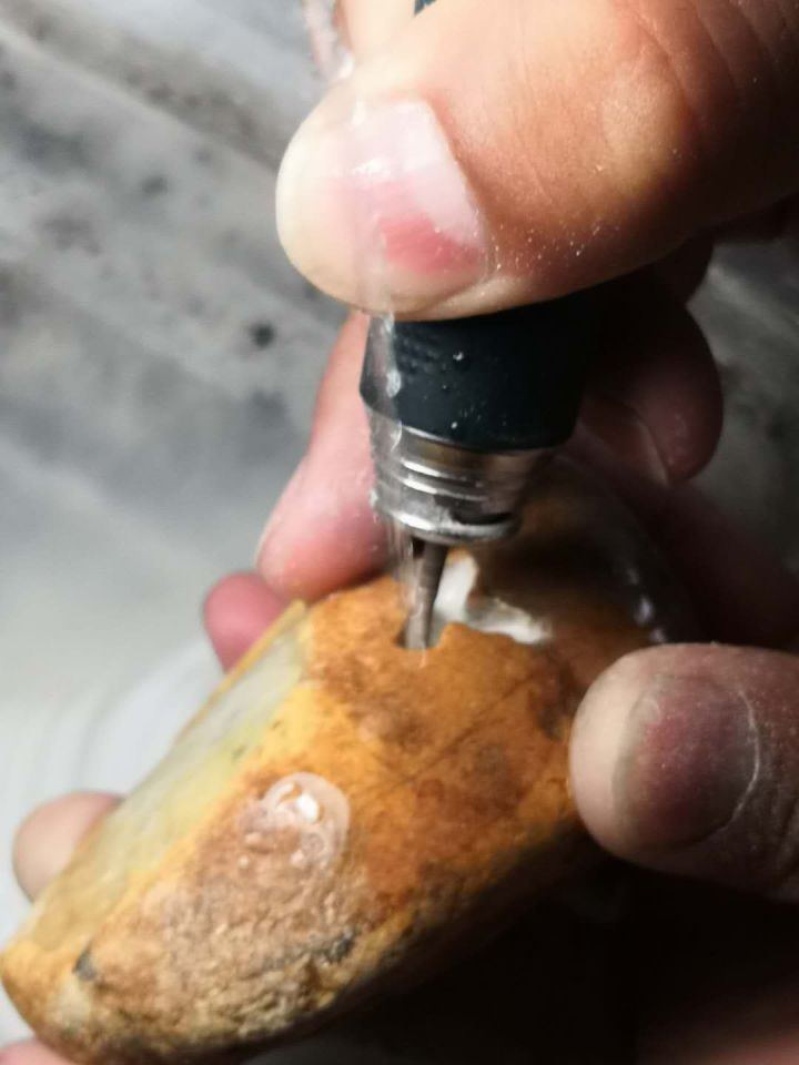 用糖水沫翡翠原石翡翠原石不打糖什么样子-第2张图片-翡翠网 用糖水沫翡翠原石翡翠原石不打糖什么样子-第2张图片-翡翠网