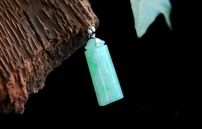 翡翠是怎么形成的关于翡翠的知识文章-第2张图片-翡翠网 翡翠是怎么形成的关于翡翠的知识文章-第2张图片-翡翠网