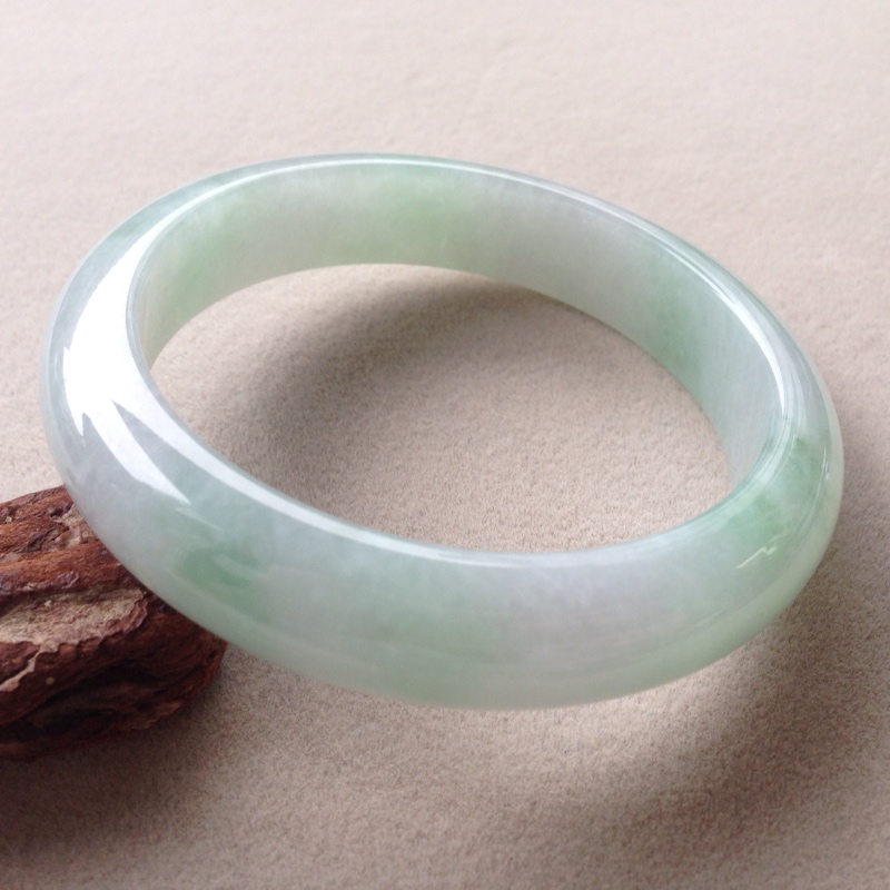 2万买了个豆种翡翠手镯,翡翠手镯大全-第1张图片-翡翠网 2万买了个豆种翡翠手镯,翡翠手镯大全-第1张图片-翡翠网