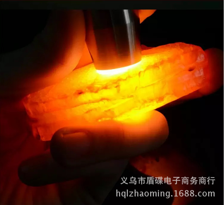 翡翠在手电筒下的图片,鉴别翡翠的强光手电筒-第2张图片-翡翠网 翡翠在手电筒下的图片,鉴别翡翠的强光手电筒-第2张图片-翡翠网