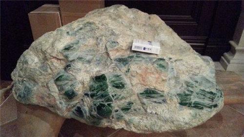 翡翠原石曝光,黄蜡石原石-第1张图片-翡翠网 翡翠原石曝光,黄蜡石原石-第1张图片-翡翠网